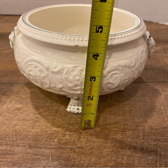 Wedgwood Etruria England “Patrician” Covered Tureen Paw Feet Stunning - Picture 14 of 15